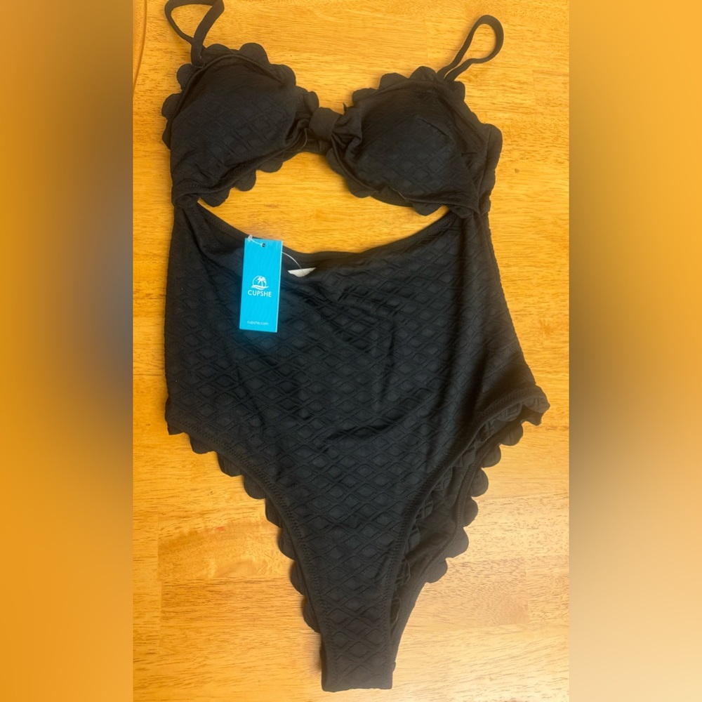 CUPSHE Women's One Piece Swimsuit Sexy Black Cutout Scallop Trim Bathing Suit